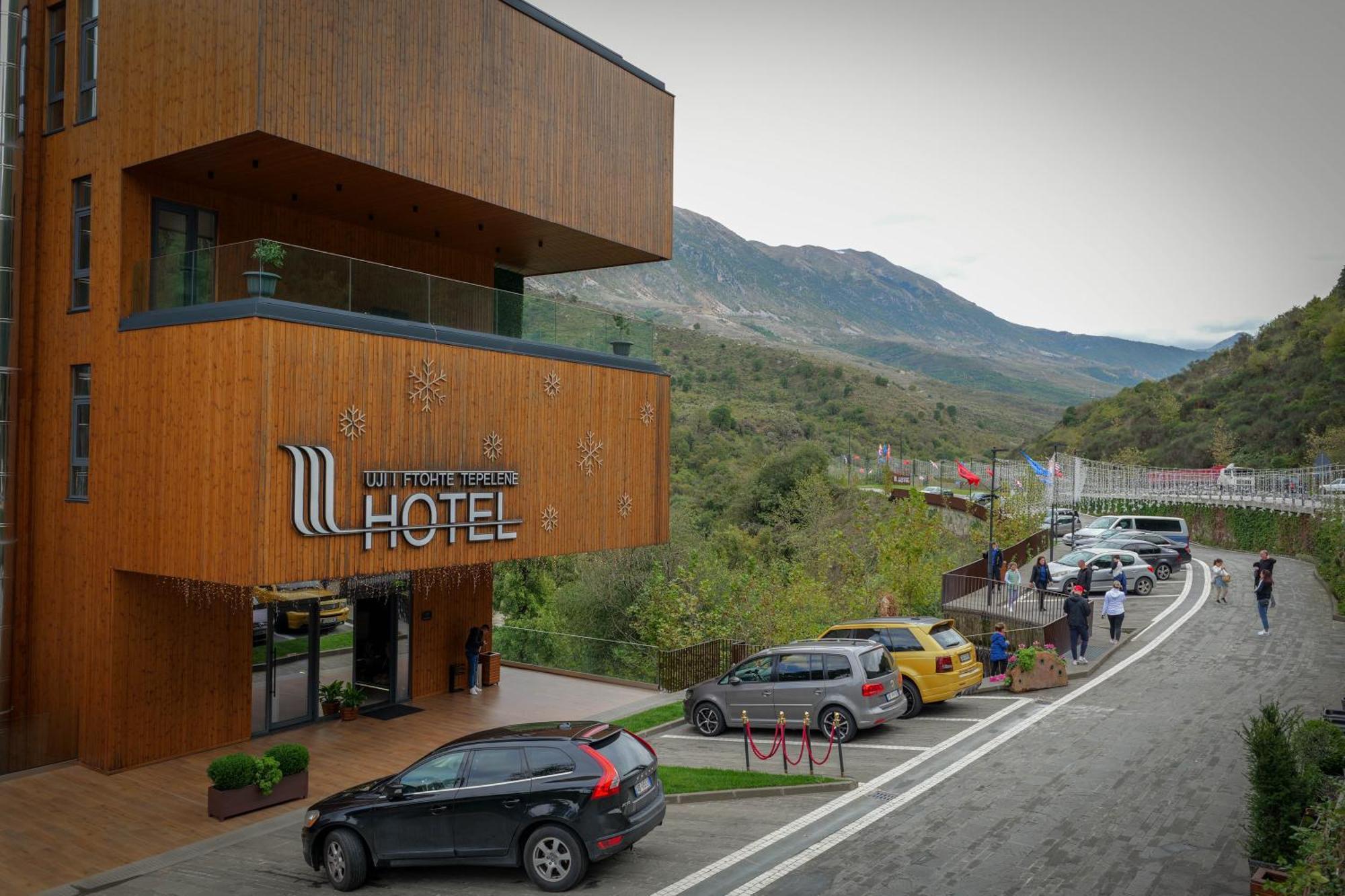 Hotel Uji Ftohte Tepelene 外观 照片