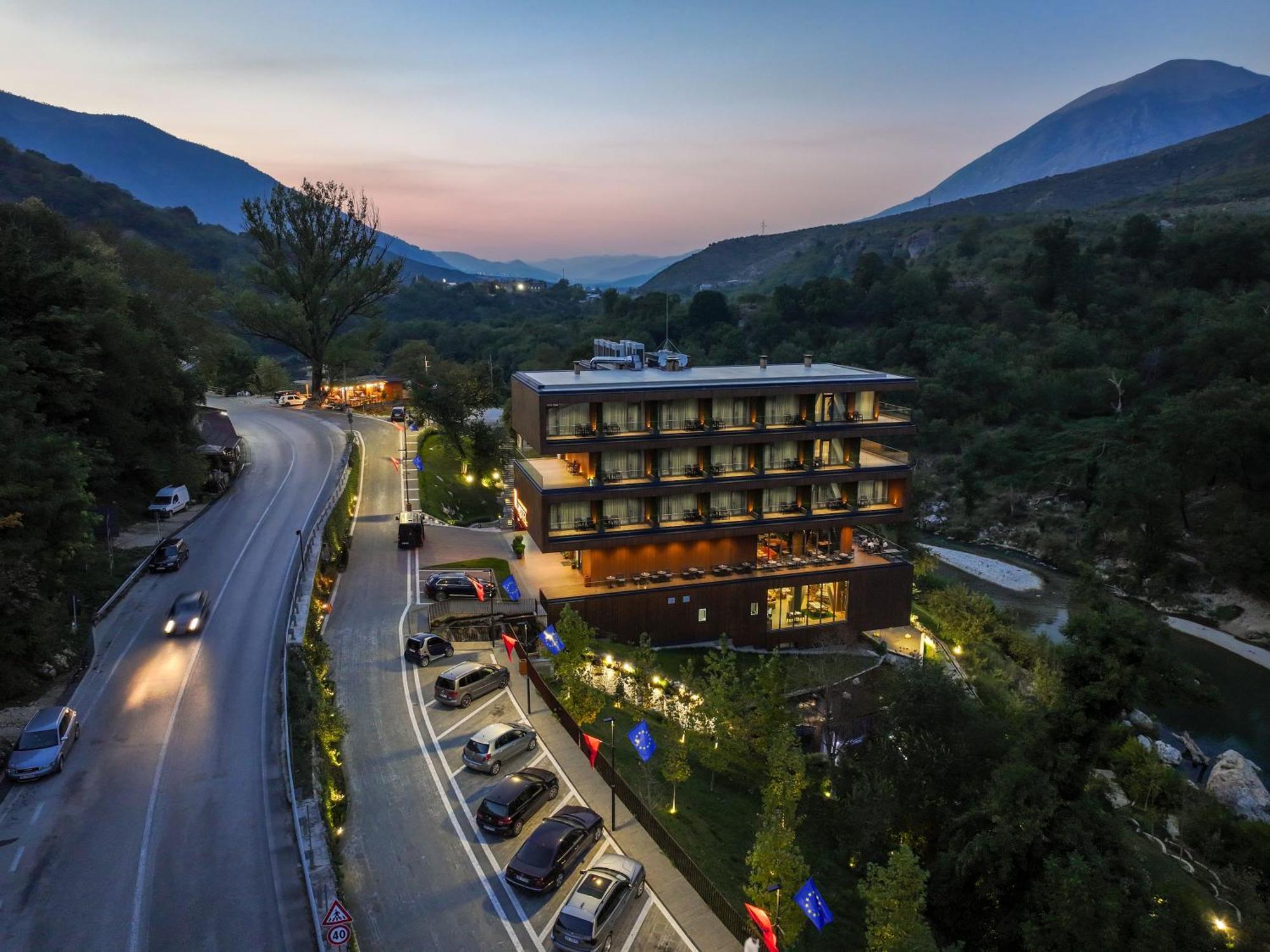 Hotel Uji Ftohte Tepelene 外观 照片
